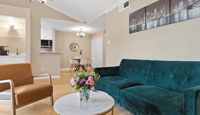2-bedroom condo in tranquil Greater Uptown, near The Galleria Mall