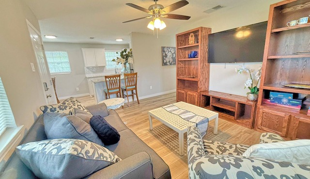 2-bedroom house in welcoming The Colony with AC comfort