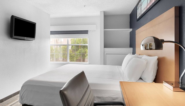2 Bedroom Suite - Domain area with a pool