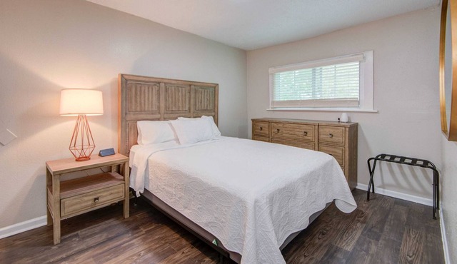 2 BR APT SOUTHWEST HOUSTON 5 MIN FROM NRG STADIUM