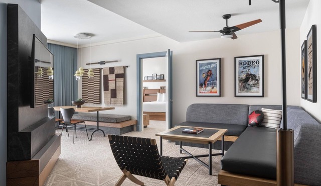 2 Connecting Suites at a 4⭐️ Hotel