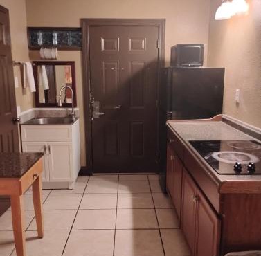 2 Double Bed Studio with Full Kitchen 116 in Baton Rouge