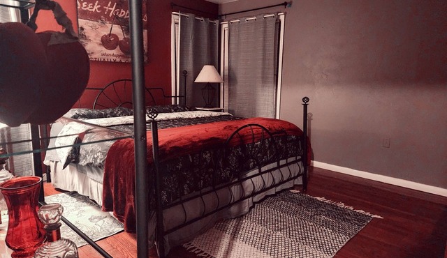 2 KING BEDS! and near a Golf course