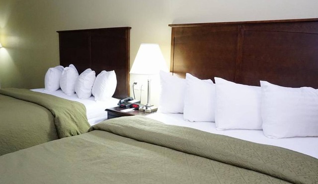 2 Queen Beds Stay, Scottish Inns Cresson, Free Hot Breakfast & Parking
