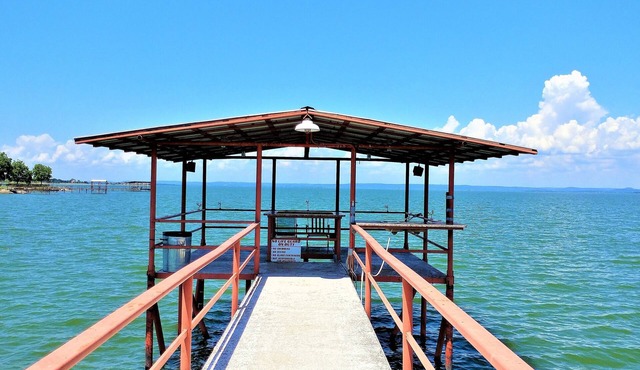 2 Waterfront Houses, Gated, Kayaks, Water Pad, Ping Pong Table, Fishing Pier in Buchanan Dam