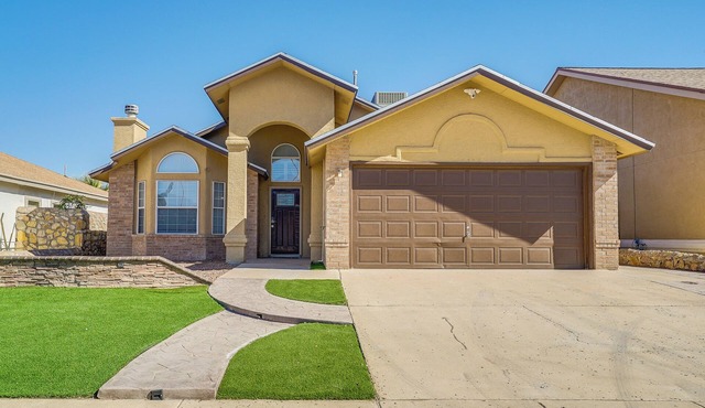 20 Mi to Dtwn El Paso: Pet-Friendly Retreat!