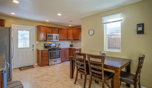 2bd,1ba Remodeled Home w/large yard and Corn Hole Game
