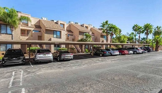 2bedroom townhome in tranquil Catalina Foothills Tucson with heated pool/hot tub
