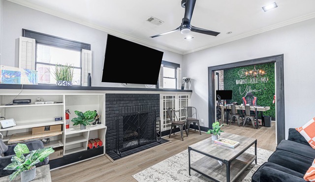 3-bedroom house in delightful Houston with WiFi, fitness room, AC
