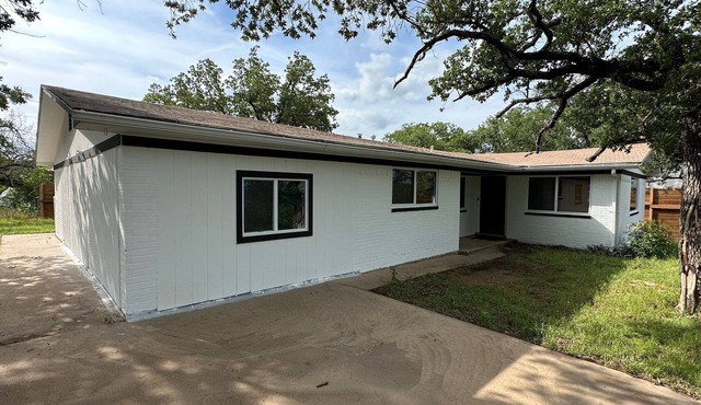 3BR 2BA house with a beautiful view