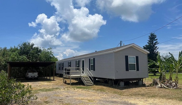 3BR/2BA Waterfront Rental Family Fishing Camp with Boat Parking & WiFi in Buras