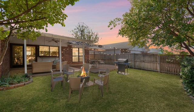 3BR Home Sleeps 6-8 + Near FIFA & Universal Studios + Game Room + Fire Pit