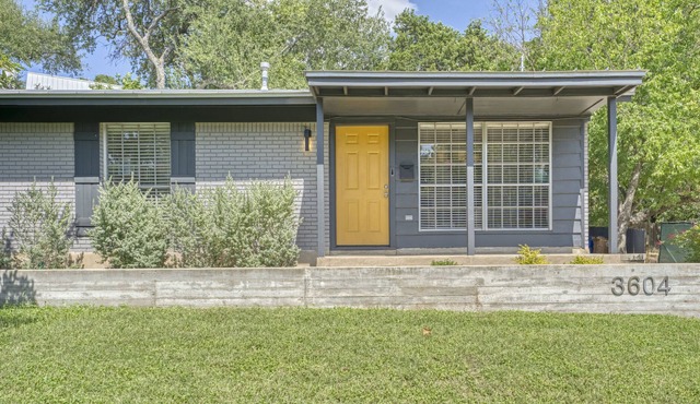 3BR Mid Century off S.Congress |Tesla Charger