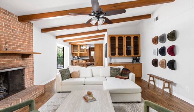 4-Bedroom Cowboy Retreat Steps from Zilker Park