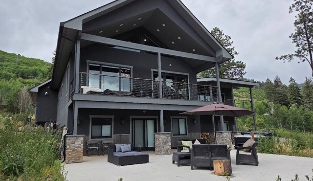 4-bedroom Mountain home above the Vallecito Reservoir with AC, fitness room