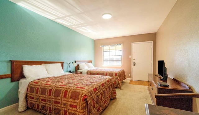 4 Convenient Rooms Perfect for Weekend Getaway near Yoakum Heritage Museum