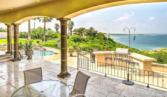 4 Mi to Lake Amistad Access: Luxury Hilltop Escape