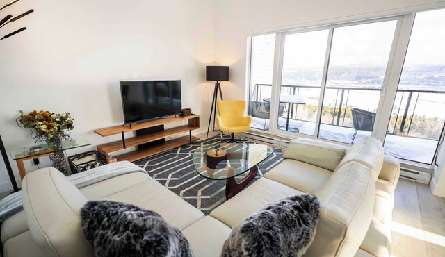 401 | High-End Condo | Incredible View and Pool in Baie-Saint-Paul