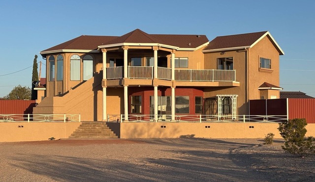 4BR 4BA 3K sq Ft on 2 acres, Elephant Butte Lake Views, refrigerated AC