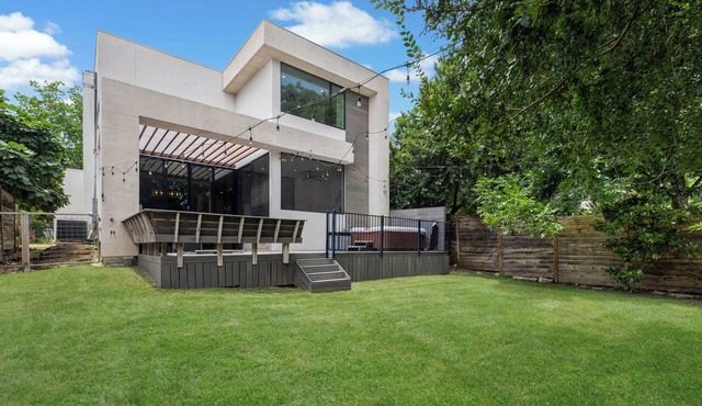 4BR East Austin Home | Hot Tub, Fire Pit Deck, Outdoor Kitchen | Near Downtown