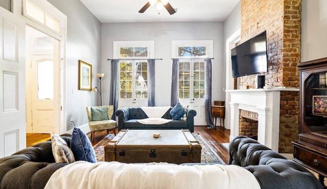5 bedrooms, 10 Beds, Sleeps 10 5 Blocks to FQ, Pool Great for Bachelor and Bachelorette Parties
