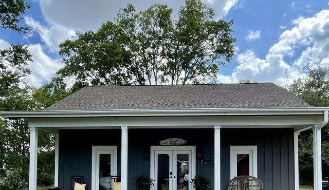 5 minutes from Round Top! Convenient Antiquing Location
