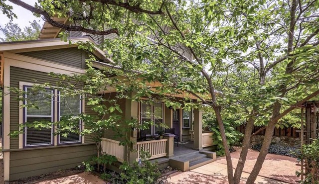 6 Bedrooms in #1 Central Location
