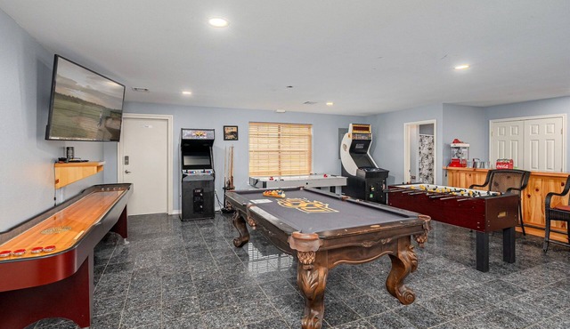 6Bdrm 5ba Ultimate Game Room Swim & Launch Close!
