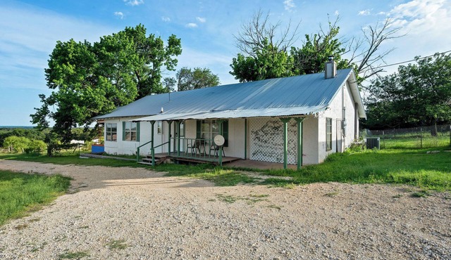 7 Hico Farm House Monthly Rental avail Petting Zoo Campfire Glen Rose Fossil Rim