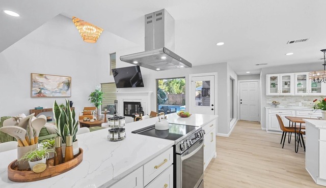 7BR 5BA w Pool, Hot Tub, Sport Court & Game Room