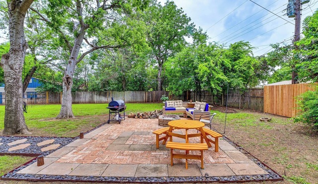 8 Mi to Stockyards: Ft Worth Home w/Full Kit