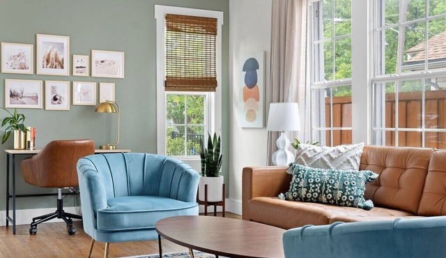 A boutique retreat in the heart of Oak Cliff — beautifully designed, thoughtfully stocked, and just steps from the best of Bishop Arts.