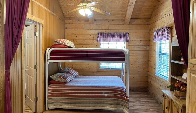 A Peace of Heaven LOG Cabins & RV- Cabin #3