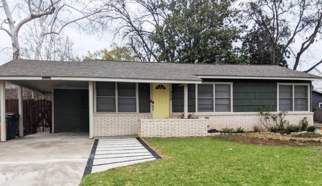 A Rare find- Bright & Charming Central Austin Home- 3bedroom in the heart of ATX