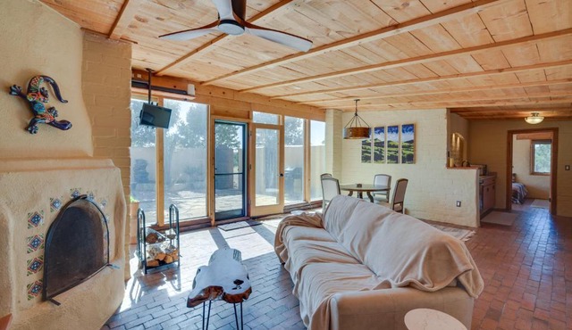 Adobe Cottage w/Patios in South Santa Fe
