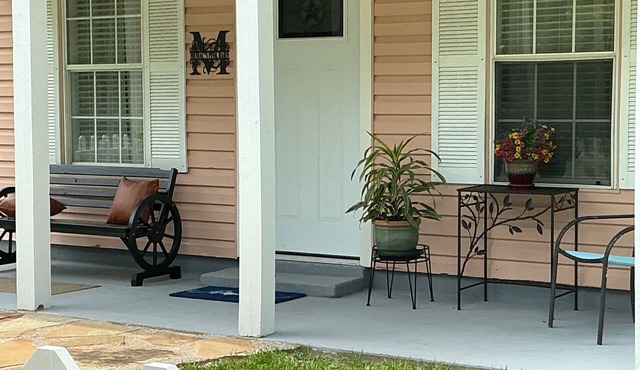 Adorable 1-bedroom barn in Mineola, East Texas also known as Lake Country
