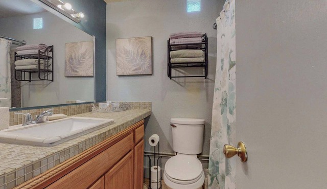 Adorable 1-bedroom studio with AC in pleasant Albuquerque