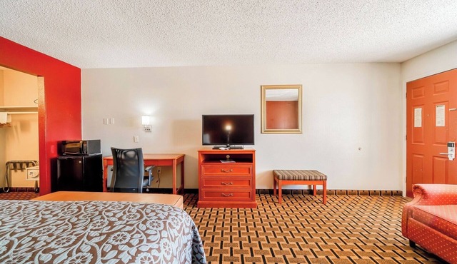 Affordable Pet-Friendly Stay Along Hwy 287 – Ideal for Business and Leisure in Vernon