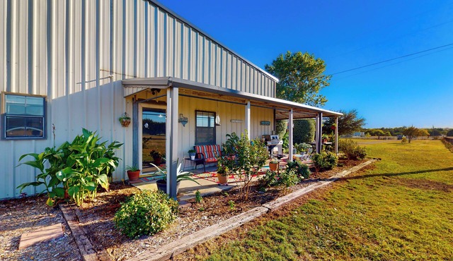Airstrip Access! Dog-Friendly Rhome Retreat