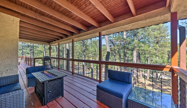 All-Season Alto Getaway w/Fire Pit & Deck!