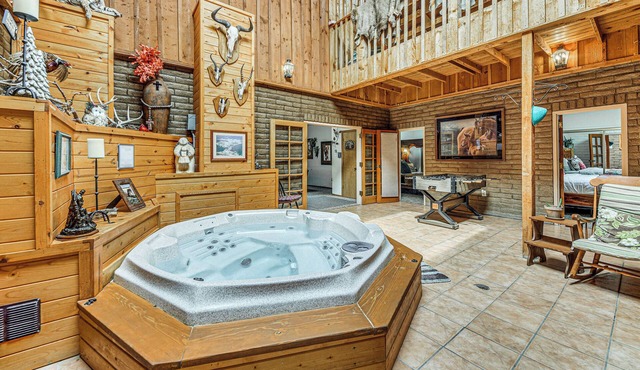 Alto Mtn Retreat on 8 Acres w/Indoor Hot Tub