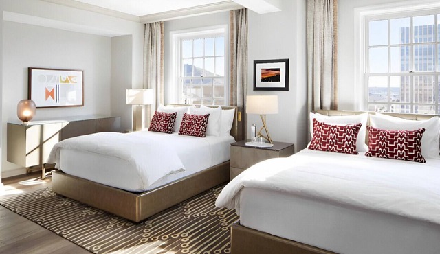 An Inviting and Lavish Queen Room! With Bathtub