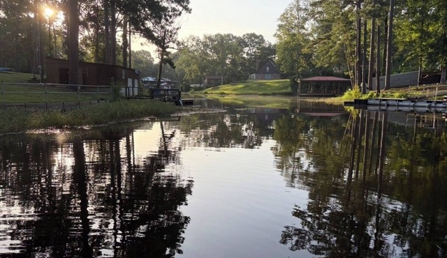 Angler's Dream Stay! Quiet Cove with waterfront and boathouse near Hemphill