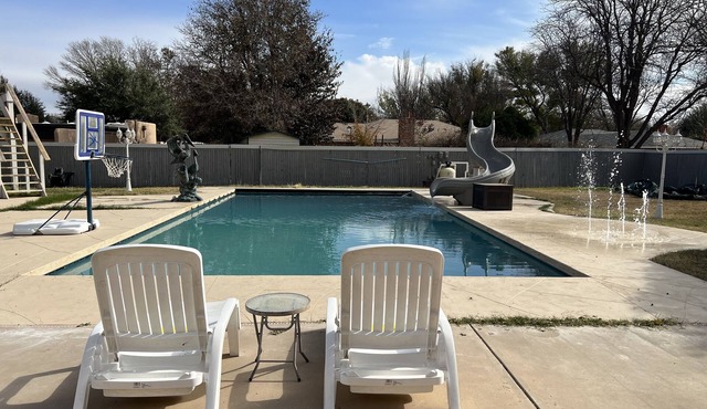 Anita’s Home, private pool and hot tub.