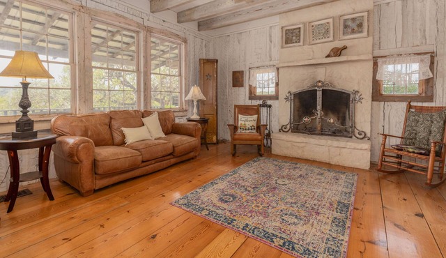 Antique log home, built in 1852 in St. Geneviève, MO