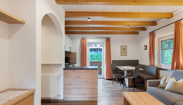 Apartment “A2” with Mountain View, Shared Pool and Wi-Fi in Algund