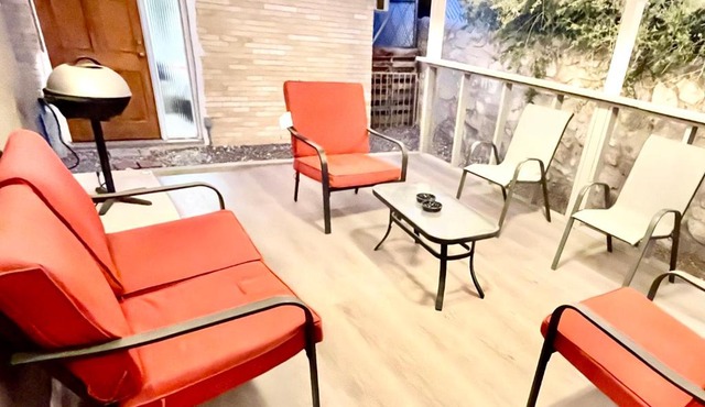 Apartment C, Restful,Cozy, close Sunland Park Mall