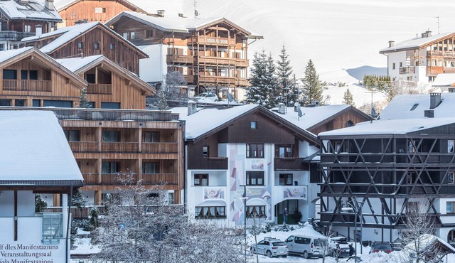 Apartment "Dolomieu 29" with Mountain View, Wi-Fi & Balcony in Badia