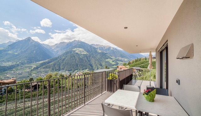 Apartment 'Panoramawohnung Bergerweg' with Mountain View, Wi-Fi & Terrace in Schenna