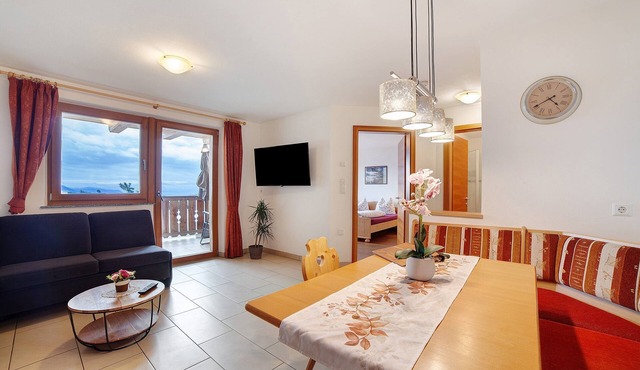 Apartment 'Schwalbennest' with Mountain View, Shared Garden and Wi-Fi in Lagundo